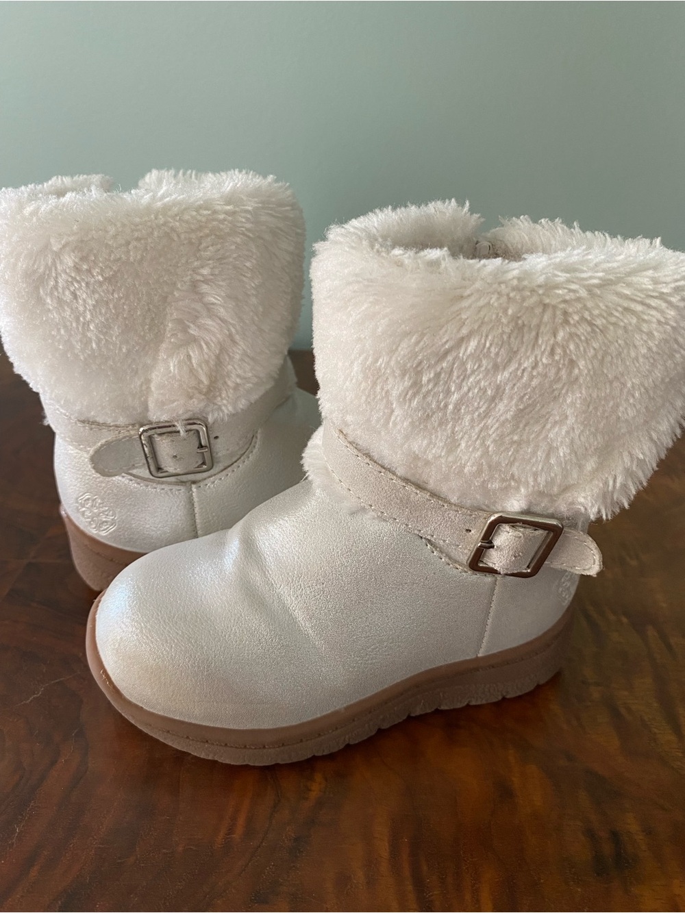 OshKosh Sparkly Furry Winter Boots Toddler Girls 7 White